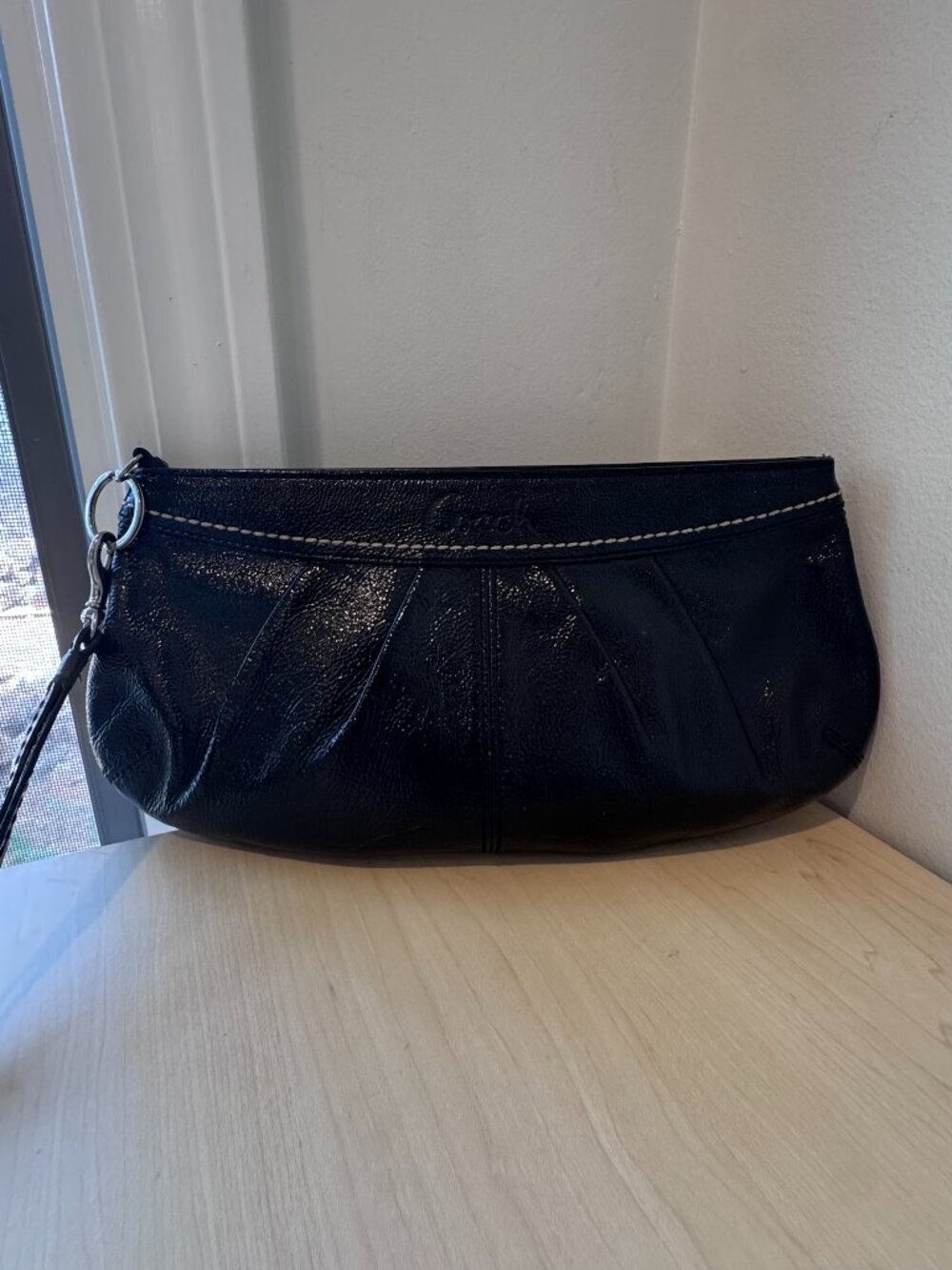 Coach Black Patent Leather Clutch – Sleek Glossy Pouch 🔥 - Picture 4 of 14